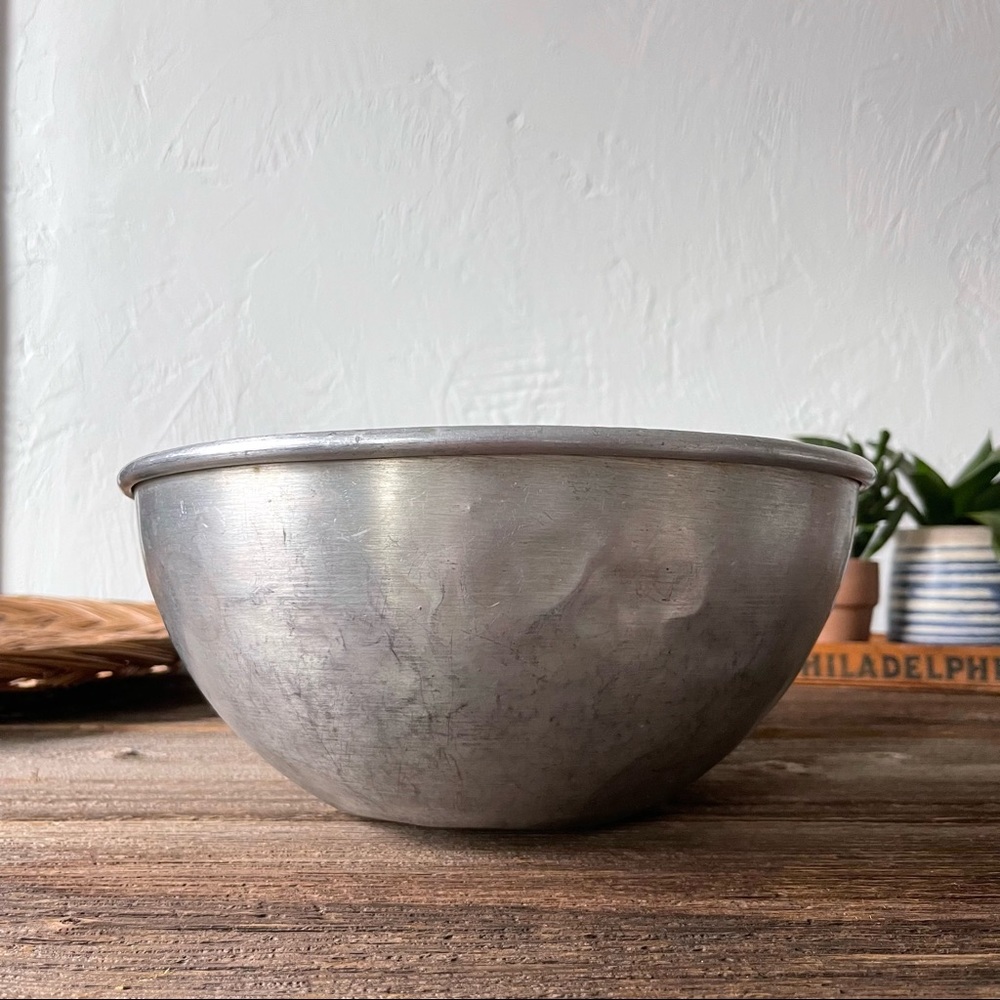 Mixing bowl